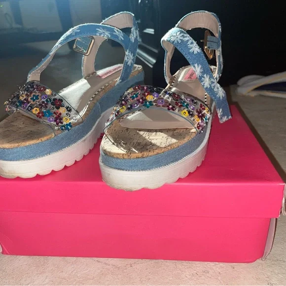 Betsy Johnson denim + detail straps - Picture 2 of 7